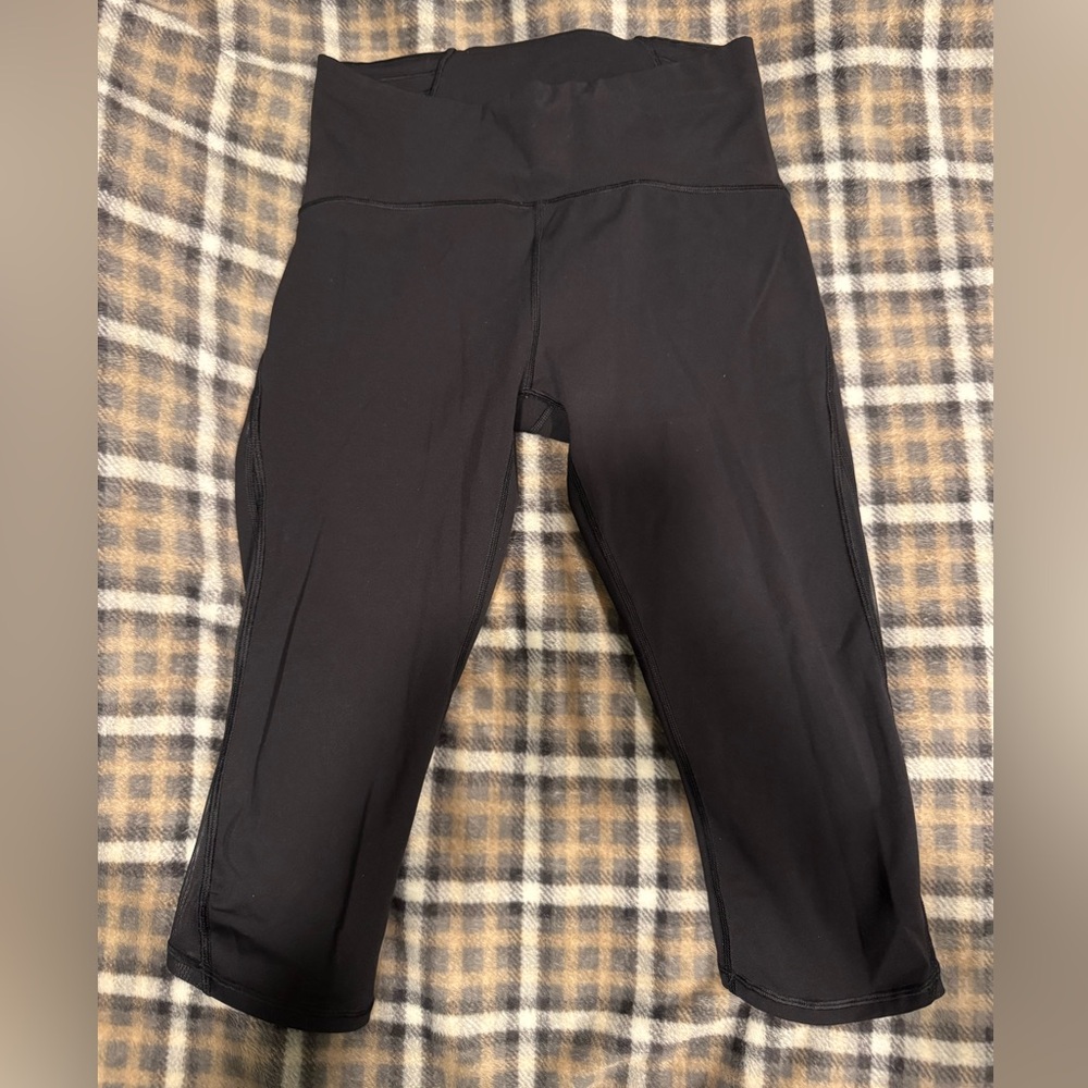 Lululemon capri length leggings - women’s size 8